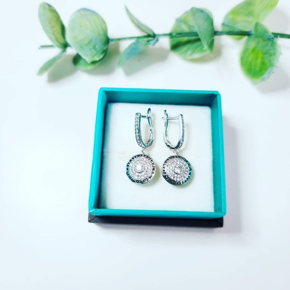 Gorgeous Zirconia silver plated earrings ✨ - Picture 2 of 3